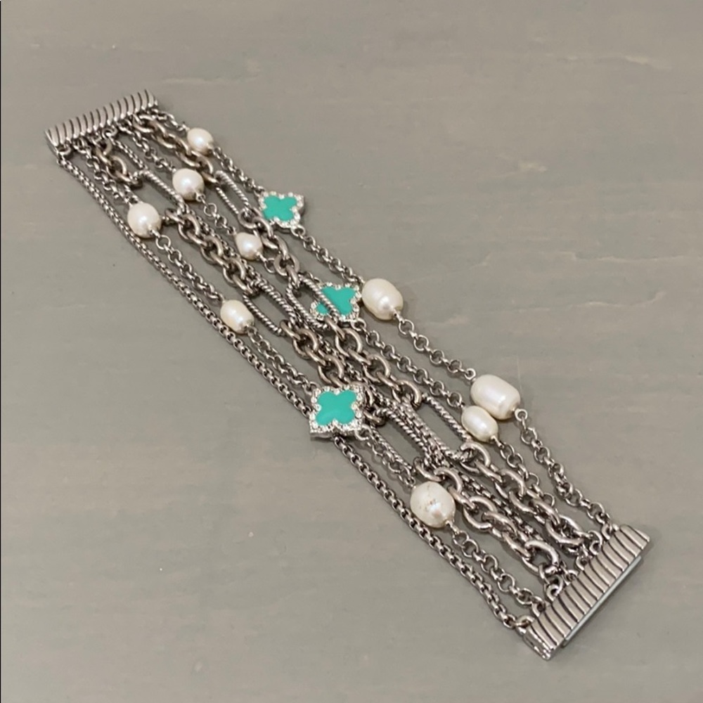 Silver magnetic bracelet with pearls & blue stone